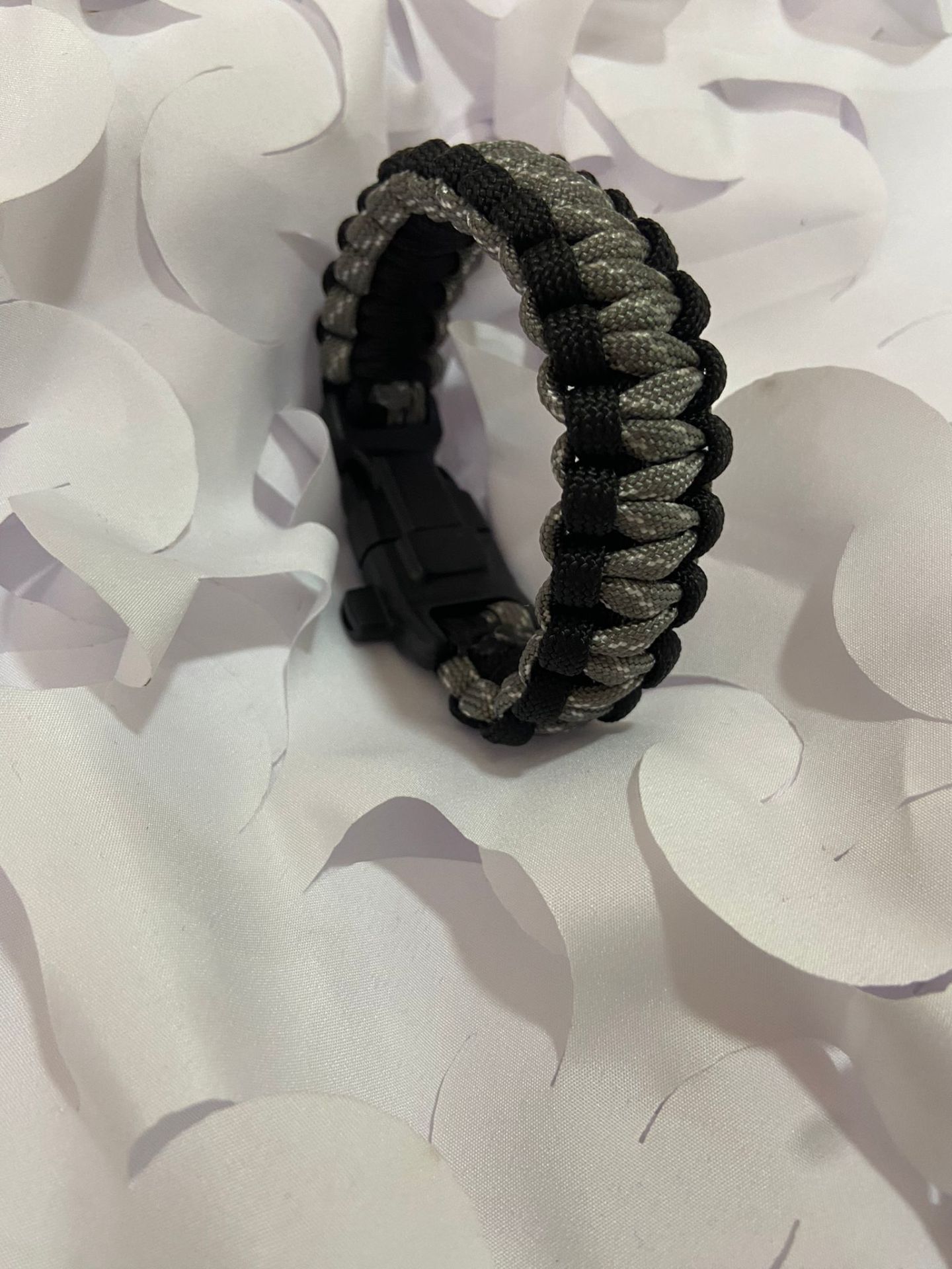 PARACORD BİLEKLİK SİYAH GRİ DESENLİ